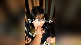 实在是顶不住啊！在熟女家沙发上聊会天，她就坐了上来，要被吸干了