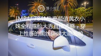 屌丝男潜入单位女厕偷放设备偷拍 女同事尿尿可惜厕所位置太窄放得有点高