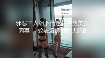 胆子太大了，直接把手机放到少妇的屁股下面拍大鲍鱼