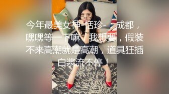 男：过来过来，嘴张开，张开张开。   精神小妹女：我怕吃到喉咙里去，吼吼吼！