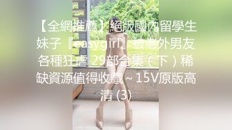 私房十二月最新流出隔墙有眼原创厕拍 肉丝瑜伽裤美女眼神能杀人[上] (1)