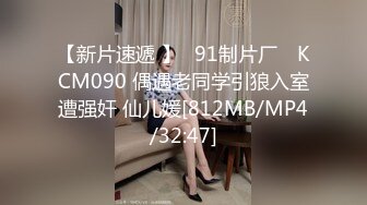 这娘们的逼里是塞了水管了吗，炮击不停抽插蹂躏骚穴和菊花，拳交骚穴，大粗道具插入，高潮不断