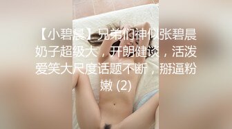 玩弄老婆冒着白浆的骚穴