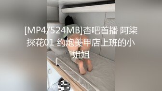 駭客盜錄肉感美女浴後裸露飽滿雙峰玩手機