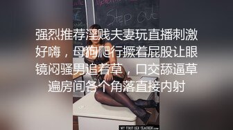 STP25387 长卷发白皙妹妹，床上大黑牛自慰，垫着枕头，表情很享受