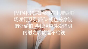 邻家极品小女人白丝情趣诱惑全程露脸跟狼友撩骚互动，颜值很高微胖极品，道具抽插骚穴，后入爆菊花精彩刺激