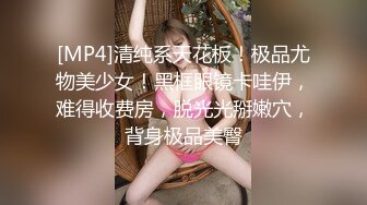 最新流出美女健身达人~翘臀桃桃夜店找牛郎吃双份春药后首次3P被两个猛男轮干~疯狂喷水 (3)