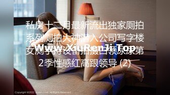 饭店女厕偷拍眼镜美女的极品小嫩B