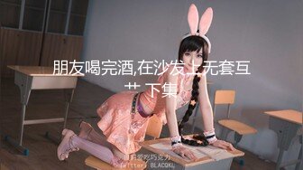 ★☆稀缺资源☆★商场女厕坑神隔板缝多角度逼脸同框偸拍多位美女方便，柜台主管气质少妇居然还是无毛大逼 (2)