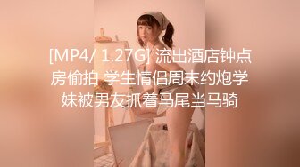 【乡下扶贫】大爷头发都白了，被风骚熟女勾引到宾馆玩3P，老将出马依然雄风不减