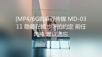 -大红唇骚女被两男3P 白丝袜丁字裤翘起屁股看穴 两根JB轮流舔 骑乘上下一起插