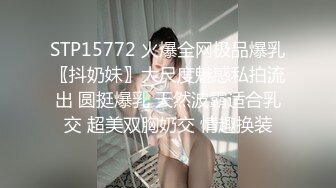 颜值不错的年轻小骚妹自己快把逼玩废了，全程露脸扩阴器玩逼抠穴，道具抽插逼里塞水果鸡蛋吐出来，激情拳交