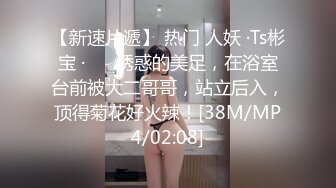 一女战5男，轻松让他们缴械投降，这骚逼一般人降不住，以后给老公戴绿帽也是常有的事，接盘需谨慎