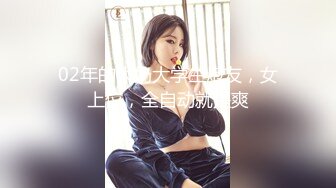 酒店女厕全景偷拍边尿尿边玩手机的小姐姐 (2)