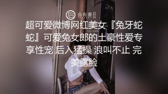 清秀白衣小姐姐甜美心动抵挡不住立马抱紧亲吻爱抚