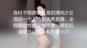 美女主播亲自示范黄瓜除了吃还可以用