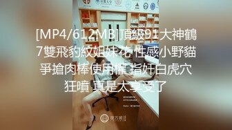 后入无套打屁股，屁股通红