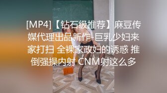 清纯少妇致命诱惑操良家，扒掉牛仔裤揉捏屁股，倒立69姿势口交，镜头前抬起腿，扶柜子抽插猛操