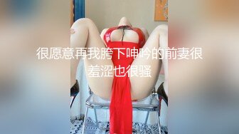 大一女生军训迟到被教官单独留下训练,最后强迫女生和自己车震,女生一脸不情愿