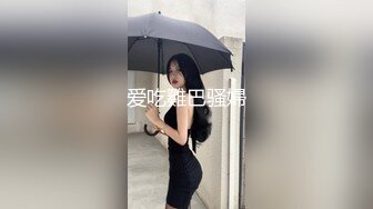 @140竖屏-同事小红镜子前