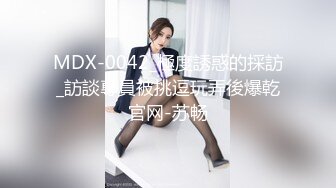 黑丝兔女郎你温柔的小母狗镜头前卖弄风骚勾引狼友，骚逼特写展示淫声荡语，道具抽插骚逼好多淫水想被大鸡巴干