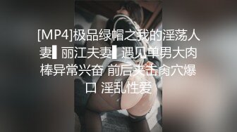 小马丶寻花约来足疗女技师，吃完外卖刮下毛继续操，特写跳蛋震动跪地插嘴，骑乘扶着屁股后入