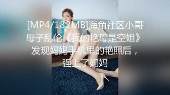 守候在公园厕所，还真等来了一位萌萌哒美女，听到脱下内裤声音，干净偷溜进去在门外拍嘘嘘 没白等！