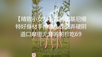 商场女厕全景偷拍一直玩手机的眼镜妹 光滑饱满的小穴 一条细长的水缝