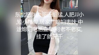 现在的女生都喜欢自拍自己裸体 女同桌手机也发现一段她脱光衣服的自拍视频 好像对自己身体很满意