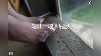 家居自拍男友拍摄水准很不错了，主角颜值颇高，表情销魂5V合1