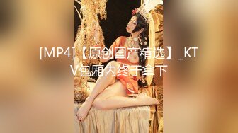 商场女厕全景偷拍12位年轻的小妹 (11)