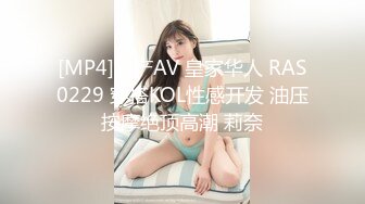 [MP4]熟女两男一女3P 穿上肉丝轮着操翘起屁股后入 一个射了另一个继续 翘起双腿猛操屁股