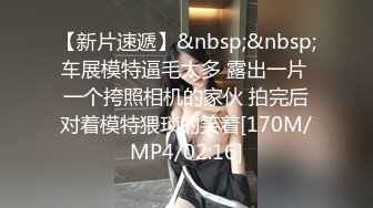 两个哥们一起对着丰满肉肉御姐进攻，啃吸逼逼揉捏乳房亲吻爱抚，开档黑丝轮流不停啪啪抽送娇吟受不了