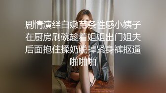 非常骚的小女人给大哥深喉大鸡巴舔蛋蛋，被大哥压在身下疯狂输出