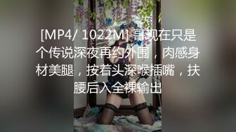 18双马尾萝莉小嫩妹情趣装粉色吊带裙，拨开裤子露无毛嫩穴，掰穴特写揉搓阴蒂，极品美穴很是诱人