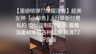 商场女厕偷拍清纯眼镜美女的多毛小嫩鲍