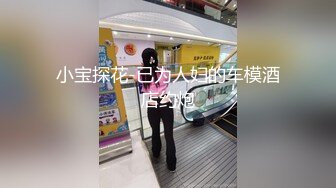 在家調教小女友 毛毛剃光了戴上狗鏈在地上爬 屁屁都被打紅了 各種輕微虐待