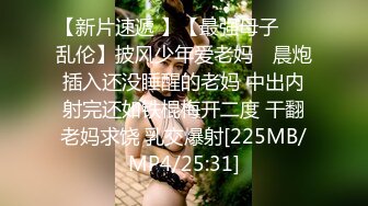 专注人前露出与路人同框美腿女神GI9ZA视图集，公园超市广场哪人多往哪去和老登一起锻炼 (11)