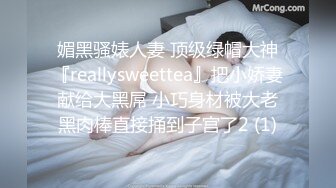 扒开女友性感内裤