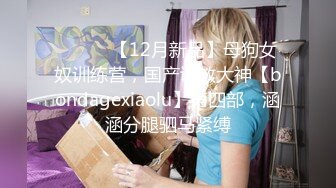 丰满性感的熟女露脸制服诱惑，吊钟奶子，床上道具深插，刺激阴蒂