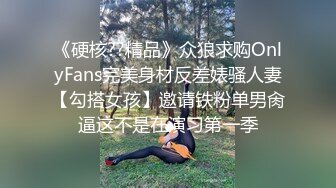 小伙约操性感牛仔裤外围小姐姐，付完款主动求抱一脸骚样