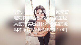 针织厂女厕呢大衣牛仔裙姿色小美女,卷曲的,无毛唇真想用鸡巴抹平