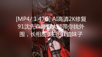 写字楼女厕再遇换蓝裙白丝美女前台两片与逼齐平的肥唇让人心痒