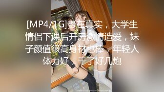 SM重口味金发白嫩少妇被套头按住脖子疯狂深喉撅起大屁股激烈操穴