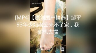 【新片速遞 】办公楼冒死尾随黑衣白裤美女同事⭐清晰可见的肥美穴肉真心受不了[42M/MP4/00:17]