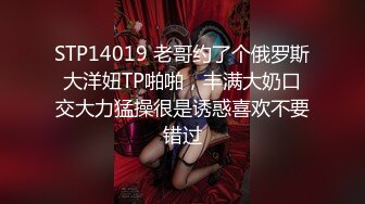 商场女厕多角度偷拍美女店员的小黑鲍裤子上面还挂着吊牌