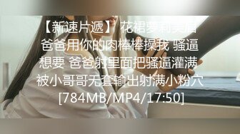 八块腹肌的大胸健身教练裸体飞机洗澡