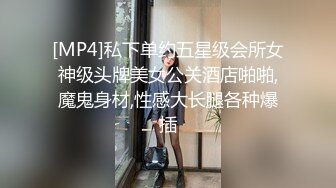 [MP4/ 2.05G]&nbsp;&nbsp;短发良家小少妇跟威猛小哥在家玩的还很嗨，全程露脸交大鸡巴，让小哥掰着骚穴舔逼