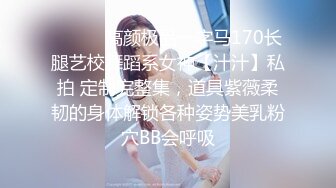 ❤️❤️外表清纯妹妹，公共厕所自慰，脱下紧身裤，无毛小骚逼，蹲着手指扣穴，边插穴边揉奶子好骚