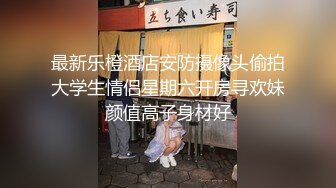 【新人卷发爆乳颜值美妞】丰乳肥臀翘起抖动，掏出大奶子揉捏，张开双腿摸骚逼，到卫生间站立尿尿，扭动很是诱惑